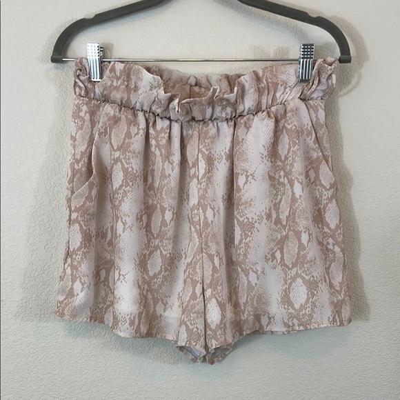 Altar’d State Tan Snake Print High Waist Relaxed Chiffon Shorts Large - Picture 1 of 6